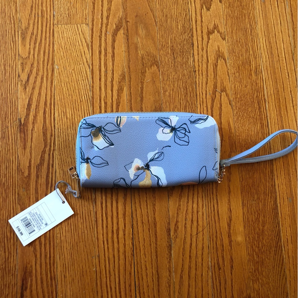 Spring wristlet
